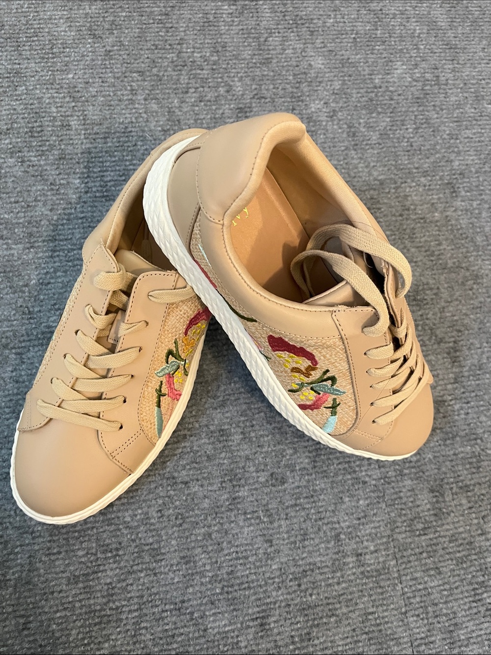 crown & ivy Tan Embroidered Floral Lace-Up Sneakers
NO BOX